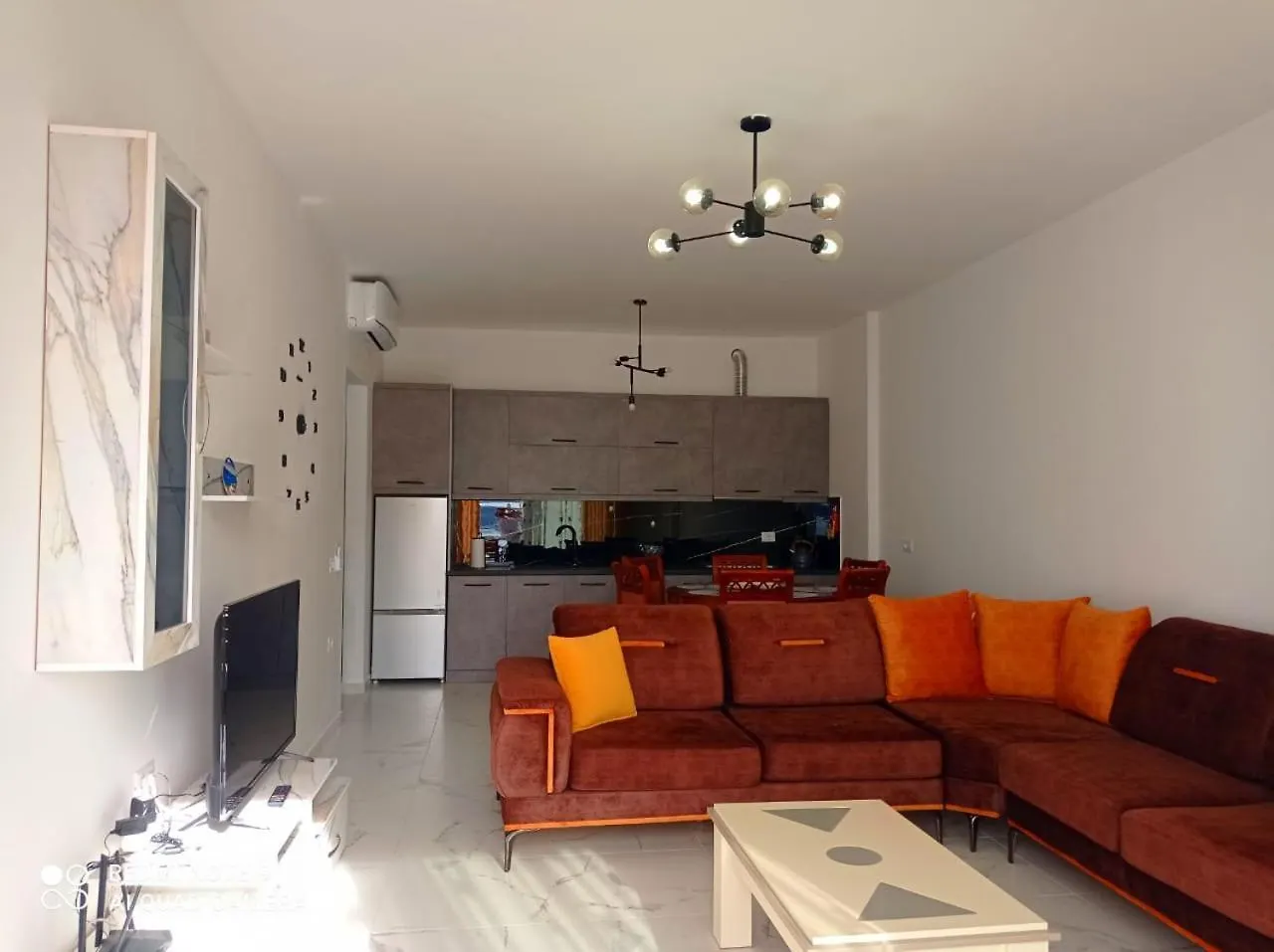 Xhulial 'S Saranda Apartament 0*, Sarande
