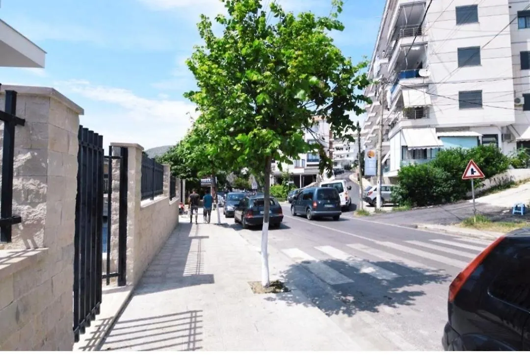 Xhulial 'S Saranda Apartament