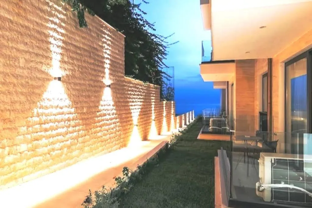 Xhulial 'S Saranda Apartament